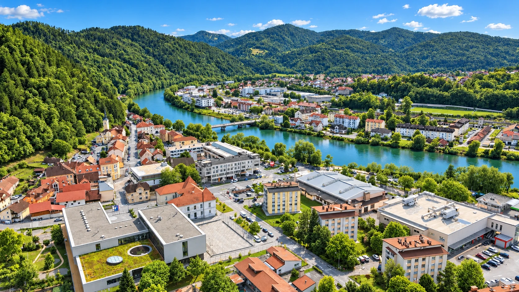 Litija iz zraka s Savo, mostom in mestnim jedrom – retuširana fotografija